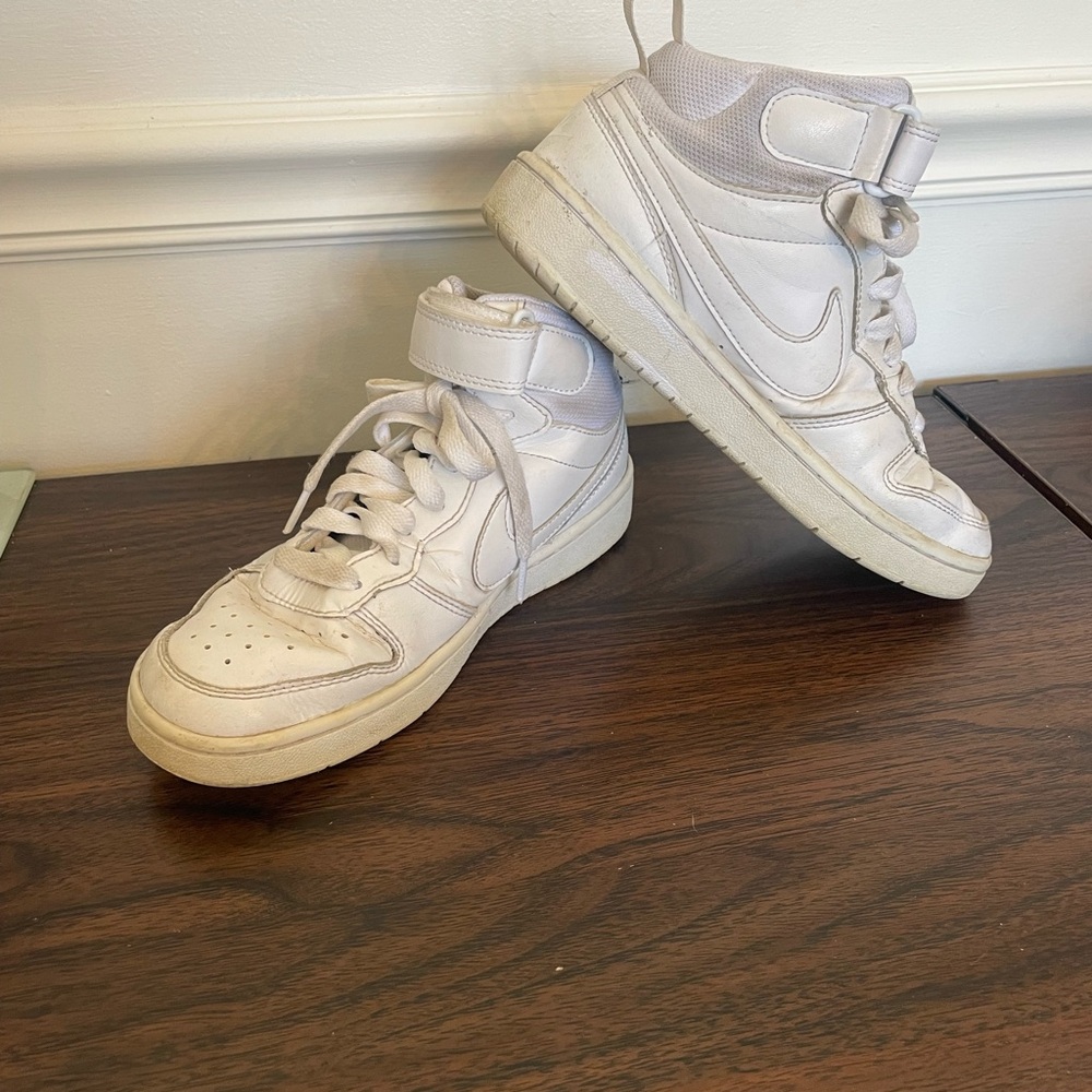 Nike court borough mid shoes